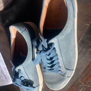 Frye blue woman’s shoes Sz 9.5.